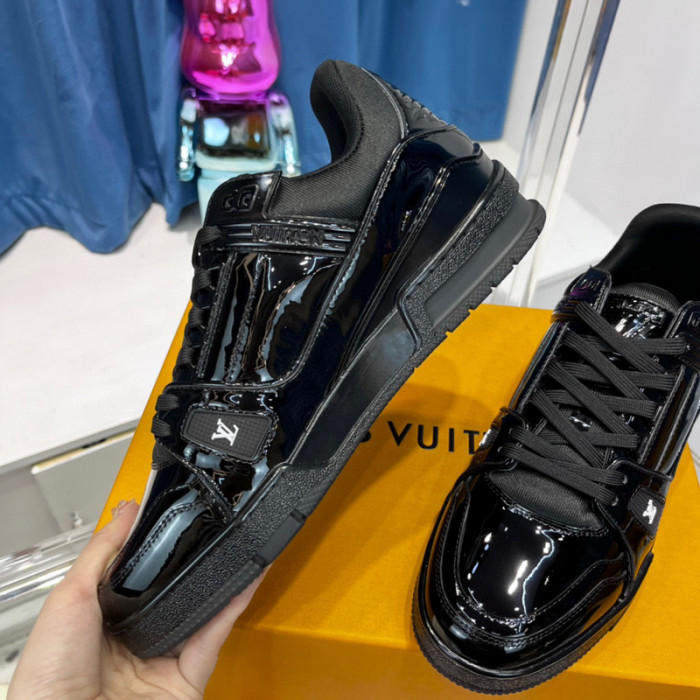 LV SNEAKER LV-000382
