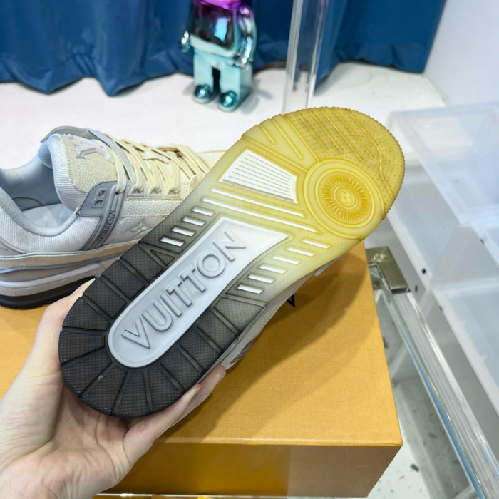 LV SNEAKER LV-000418