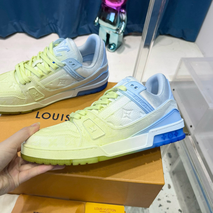 LV SNEAKER LV-000420