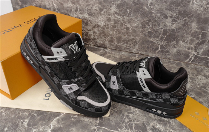 LV SNEAKER LV-000189