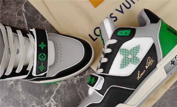 LV SNEAKER LV-000195