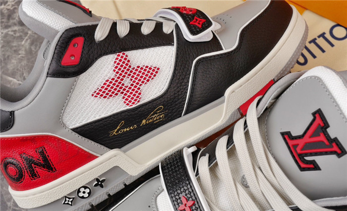 LV SNEAKER LV-000196