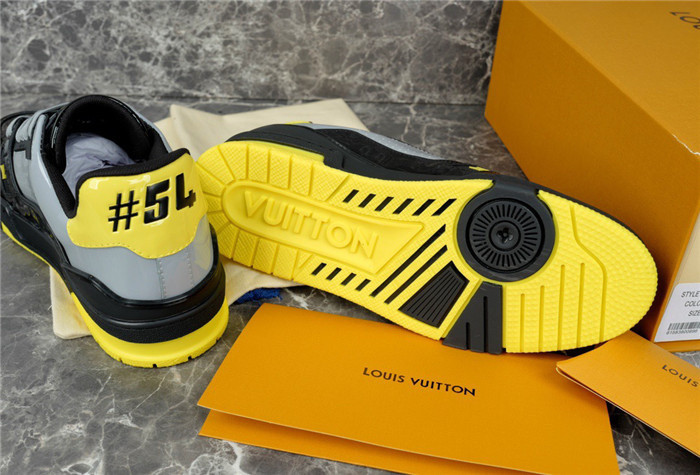 LV SNEAKER LV-000230