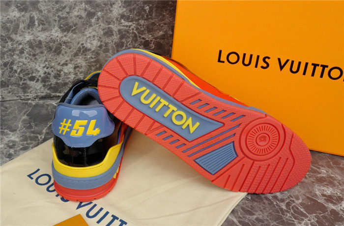 LV SNEAKER LV-000232