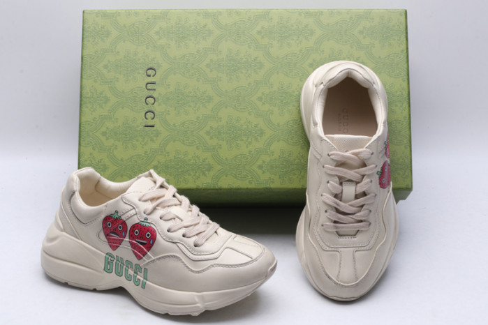 G*u*i* trainer sneaker106