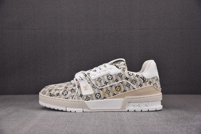 LV SNEAKER LV-000121