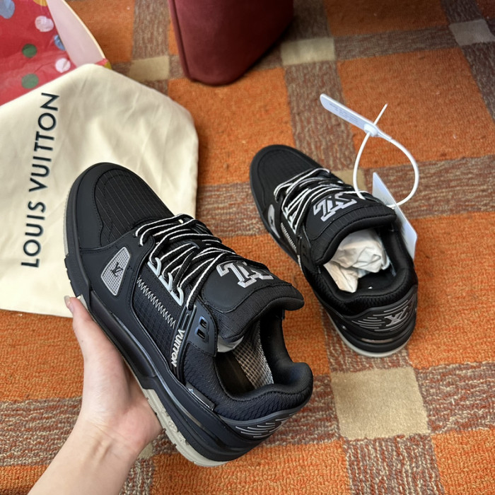 LV TRAINER SNEAKER LVT-000625