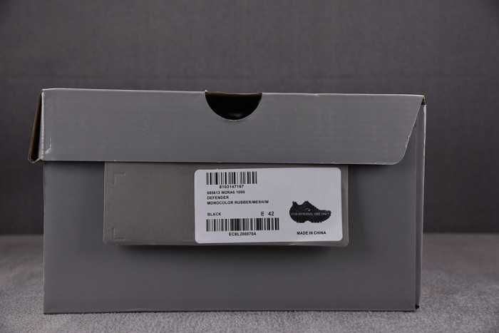 DEFENDER SNEAKER DS011