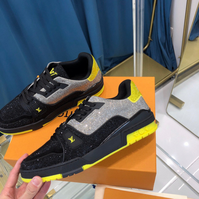 LV SNEAKER LV-000329