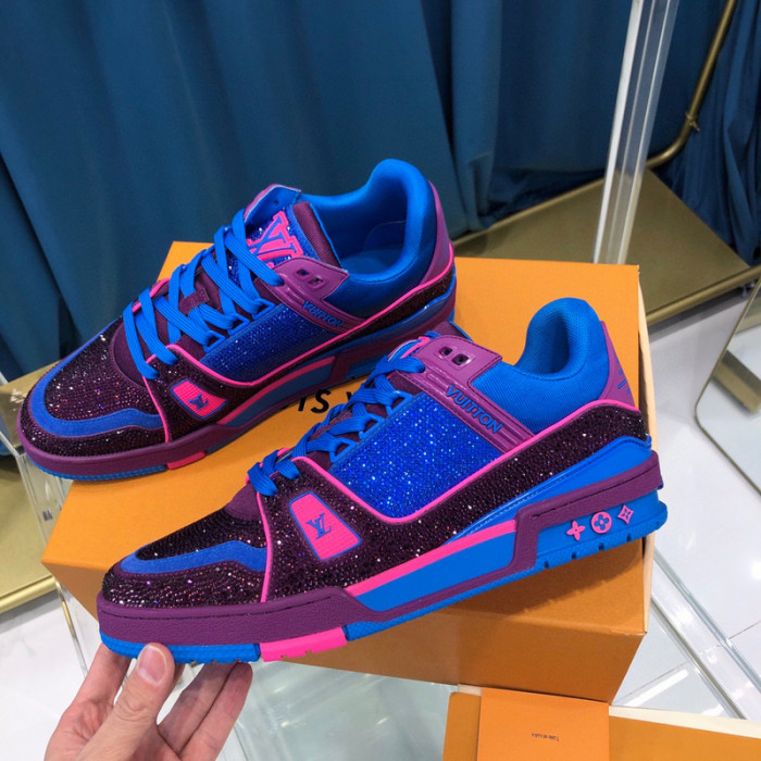 LV SNEAKER LV-000330