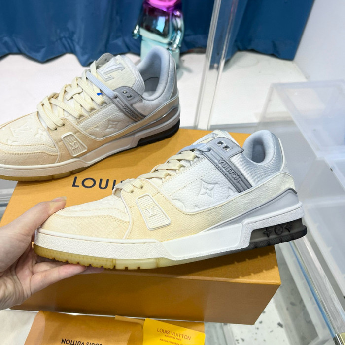 LV SNEAKER LV-000418