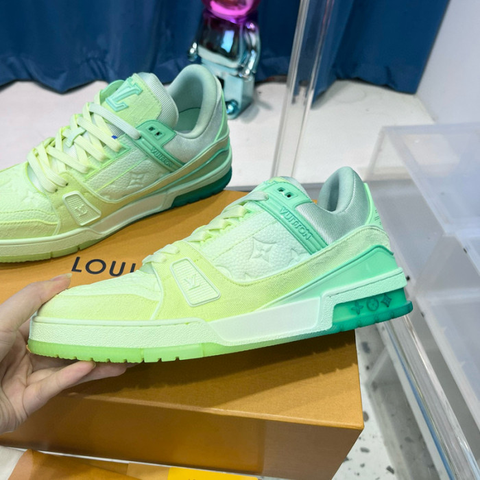 LV SNEAKER LV-000421