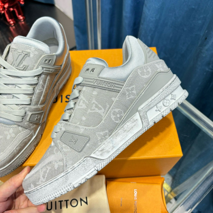 LV SNEAKER LV-000516