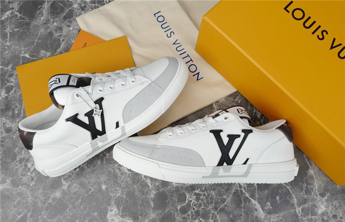 LV SNEAKER LV-000256