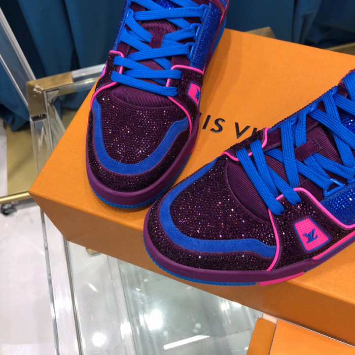 LV SNEAKER LV-000330