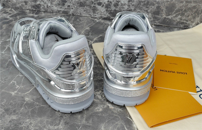 LV SNEAKER LV-000229