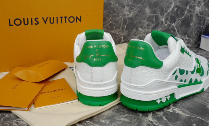 LV SNEAKER LV-000236