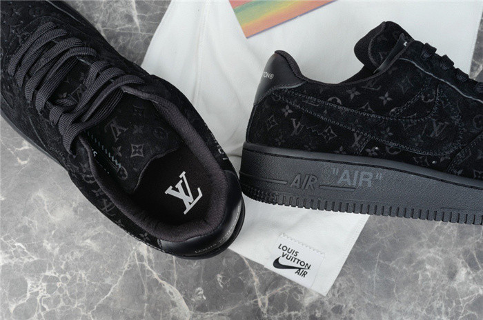 LV SNEAKER LV-000247