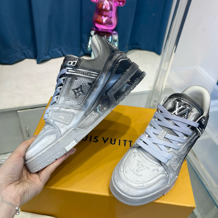 LV SNEAKER LV-000475