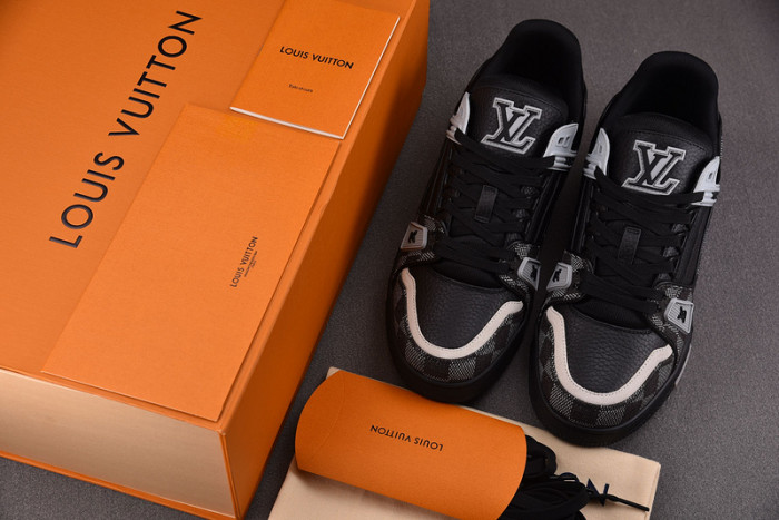LV SNEAKER LV-000531