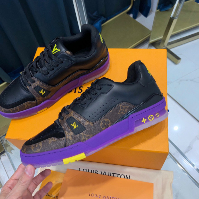 LV SNEAKER LV-000315