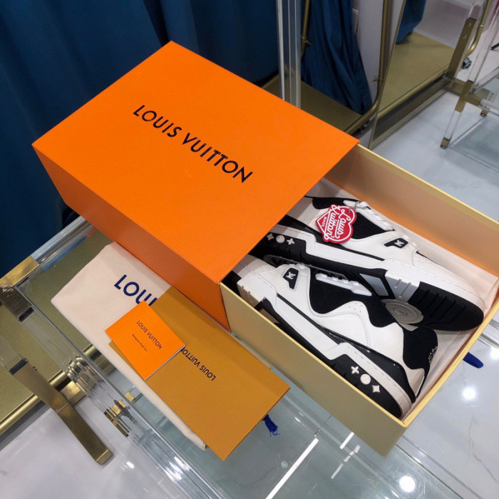 LV SNEAKER LV-000338