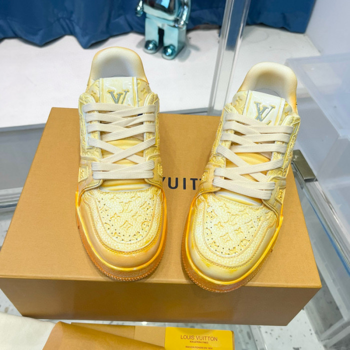 LV SNEAKER LV-000426