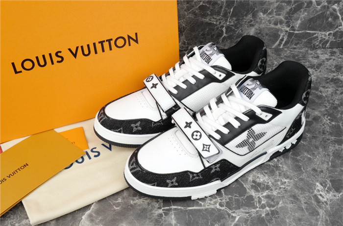 LV SNEAKER LV-000200