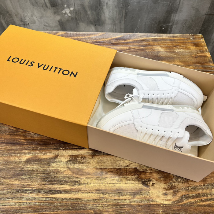 LV SNEAKER LV-000539