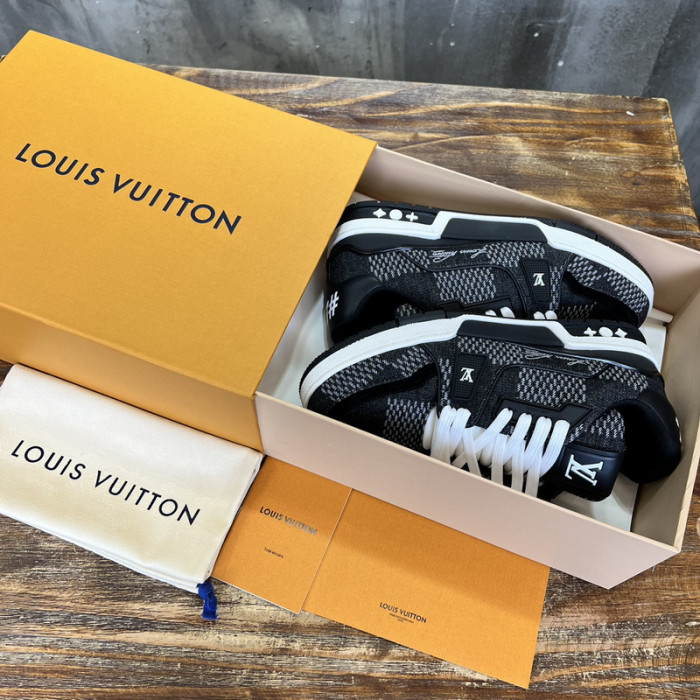 LV SNEAKER LV-000540