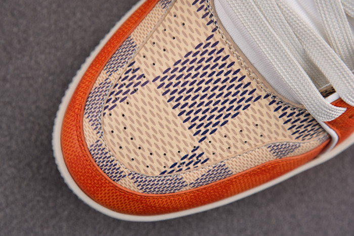 LV TRAINER SNEAKER LV-000595