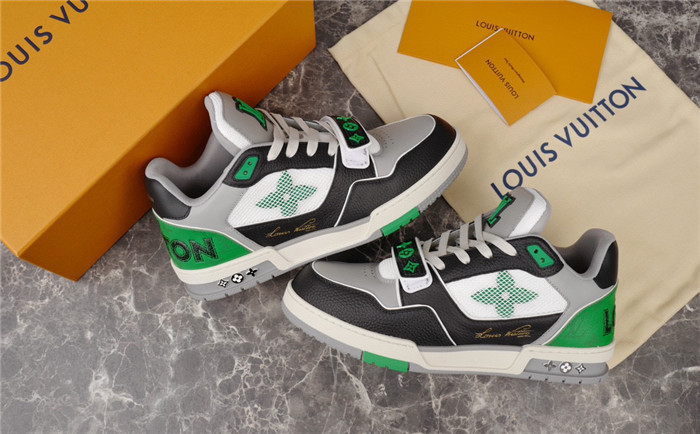 LV SNEAKER LV-000156