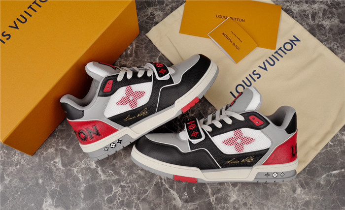 LV SNEAKER LV-000157