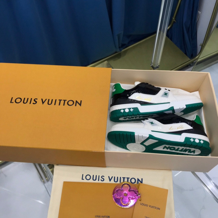 LV SNEAKER LV-000328