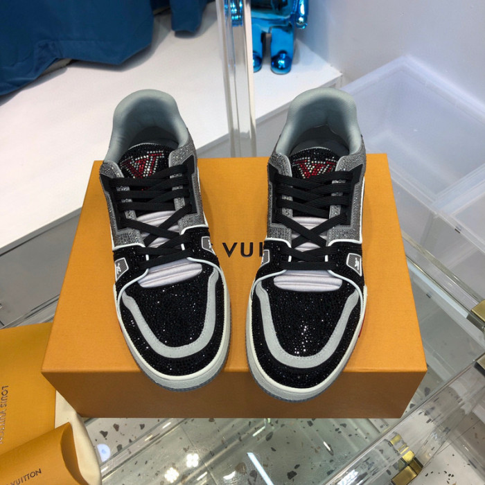 LV SNEAKER LV-000369