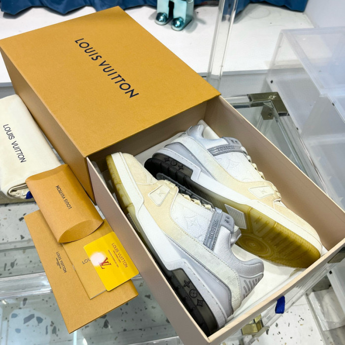 LV SNEAKER LV-000418