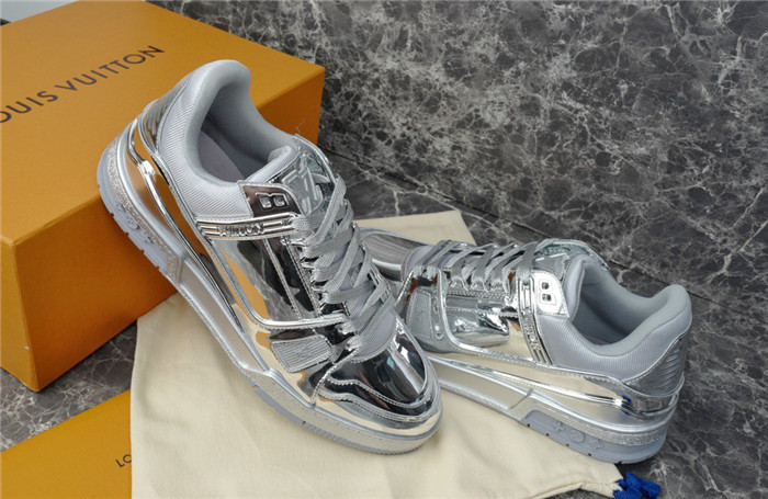 LV SNEAKER LV-000229