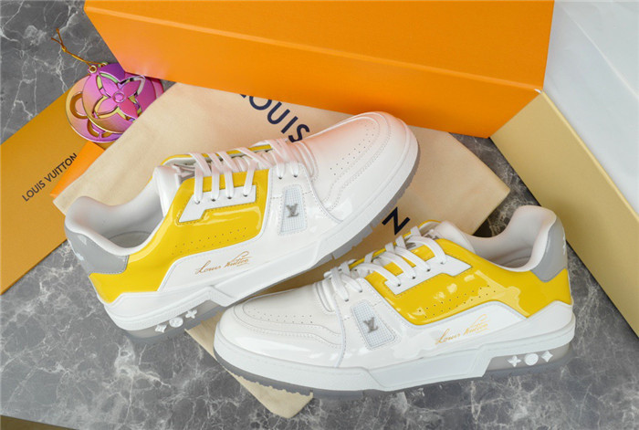 LV SNEAKER LV-000231