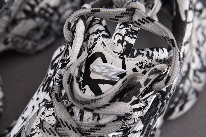 RUNNER SNEAKER RS068