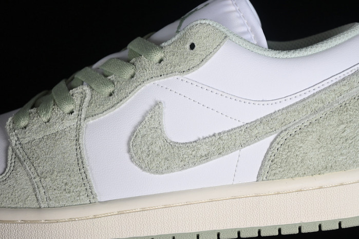 AIR JORDAN 1 LOW "LIGHT GREEN" FN5214-131