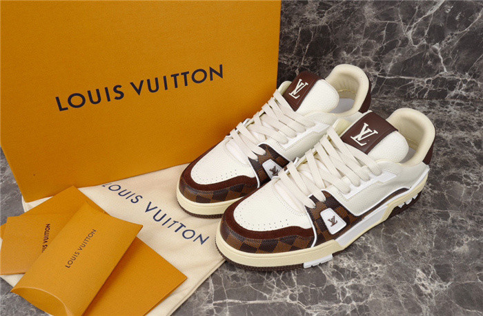LV SNEAKER LV-000152