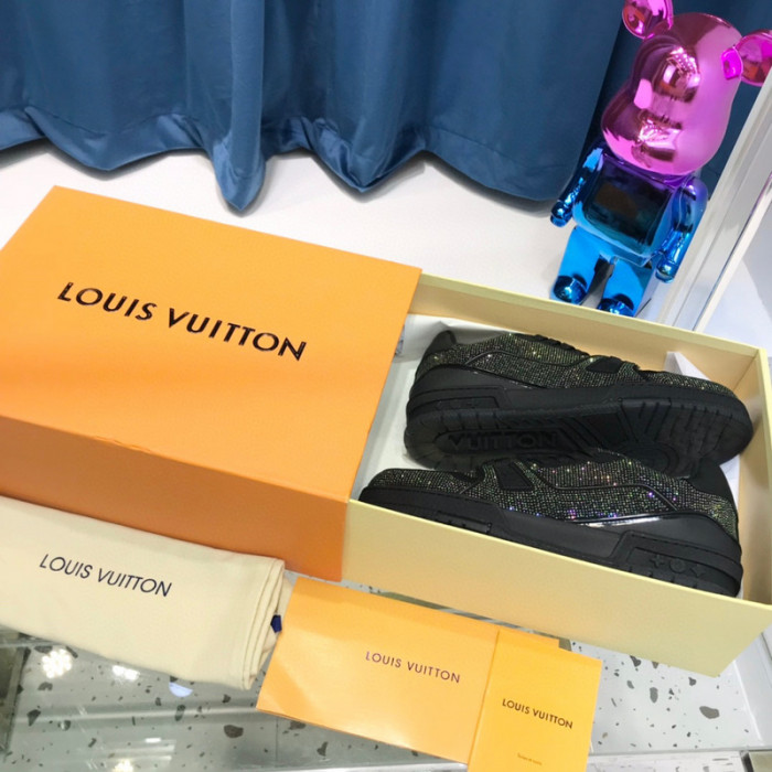 LV SNEAKER LV-000362