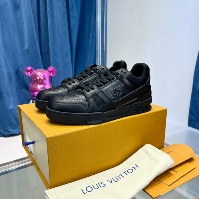LV SNEAKER LV-000385