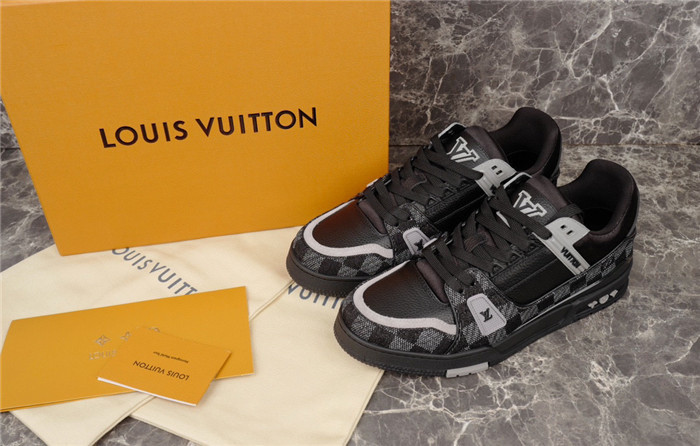 LV SNEAKER LV-000189