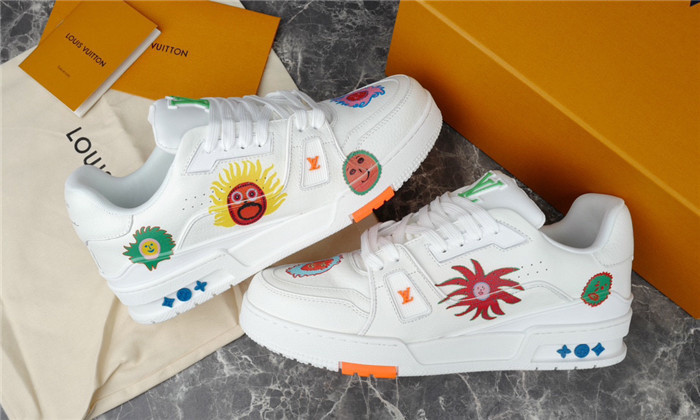 LV SNEAKER LV-000211