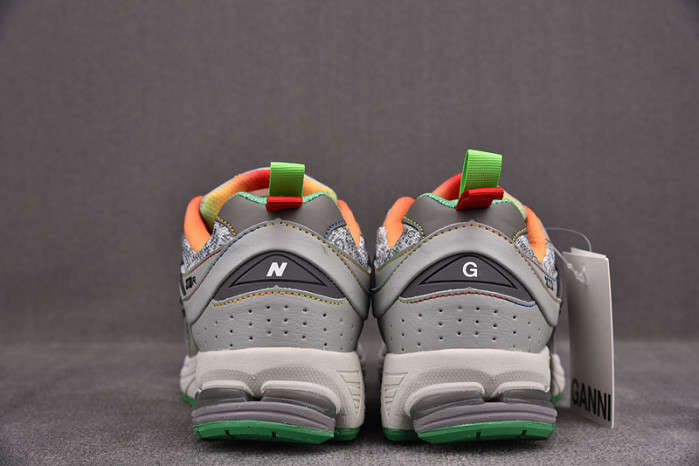 NEW BALANCE SNEAKER NB048