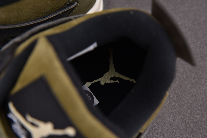 Air Jordan 4 Craft “Medium Olive” FB9927-200
