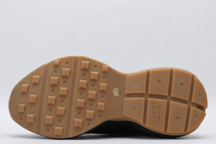 G*u*i* trainer sneaker35