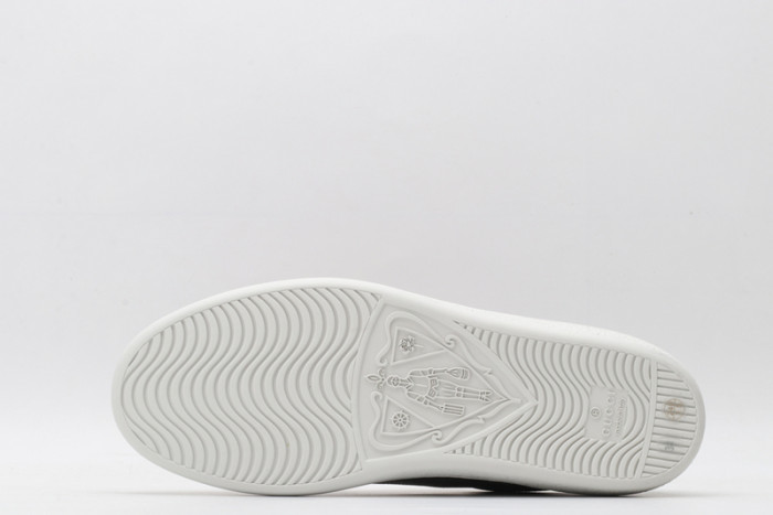 G*u*i* trainer sneaker52