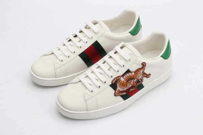 G*u*i* trainer sneaker61